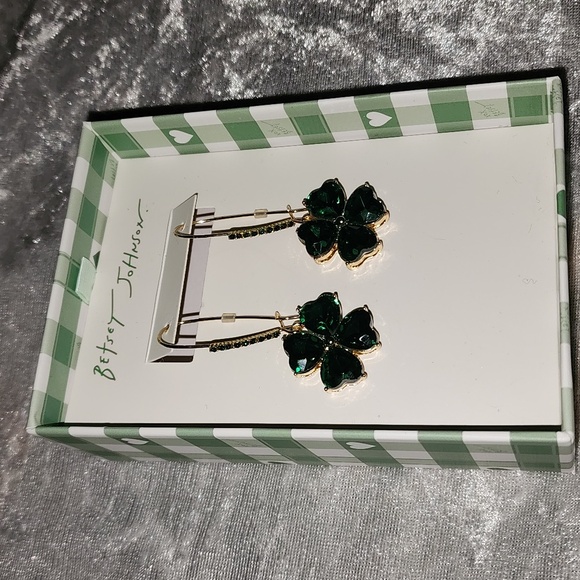 Betsey Johnson Dark💚 Green Clover Earrings/ NWB Dangling Earrings✨️💚☘️ - Picture 4 of 14